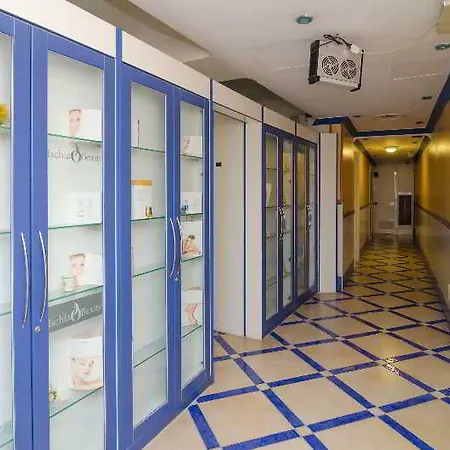 Flora Wellness & Beauty 3*