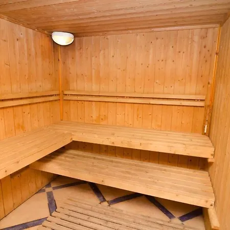 Flora Wellness & Beauty Hotel 3*