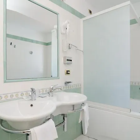 Flora Wellness & Beauty Hotel 3*