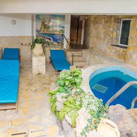 Flora Wellness & Beauty