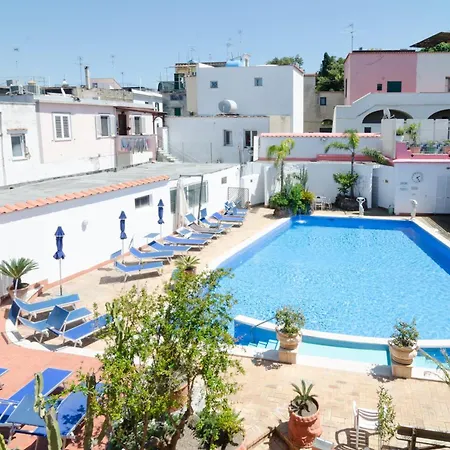 Flora Wellness & Beauty 3*