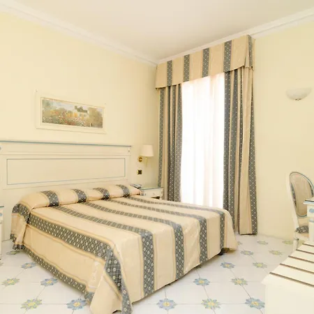 Flora Wellness & Beauty Hotel 3*