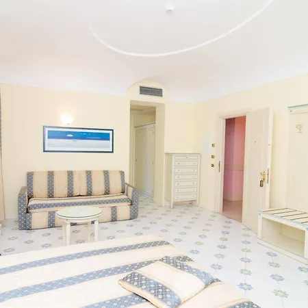 Flora Wellness & Beauty فندق 3*
